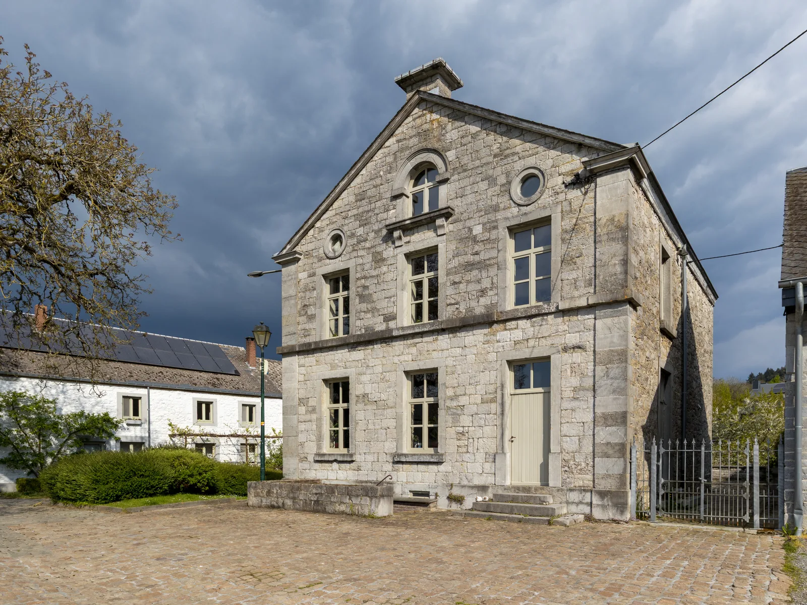 Isoler une maison ancienne en pierre ou Phénix : prix 2026