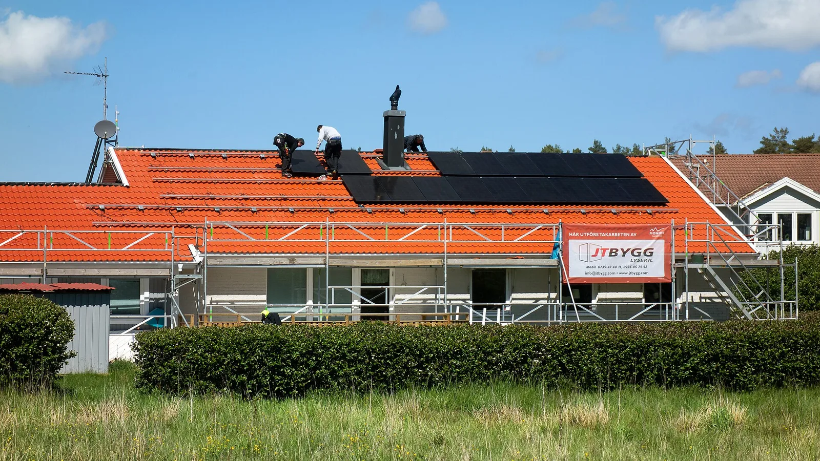 Location panneaux solaires ou toiture 2026 : le vrai calcul