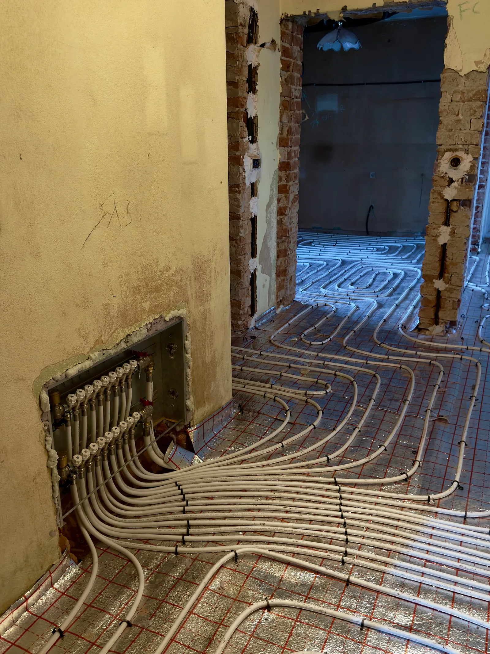 Plancher chauffant hydraulique en rénovation : prix 2026
