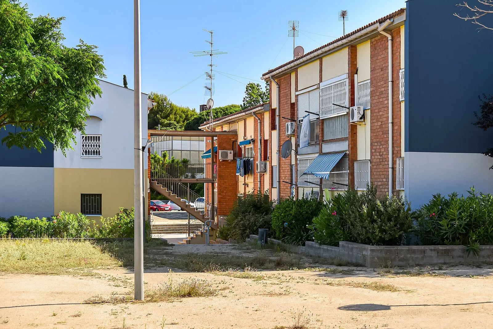 Pompe à chaleur en appartement : copropriété, mairie, aides